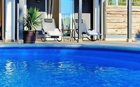 Holiday House Boost With Heated Pool
