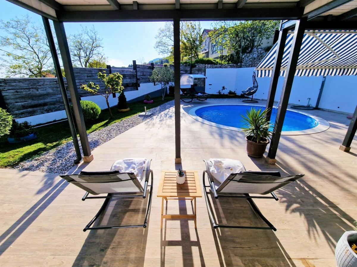 Holiday House Boost With Heated Pool Klis Exterior foto