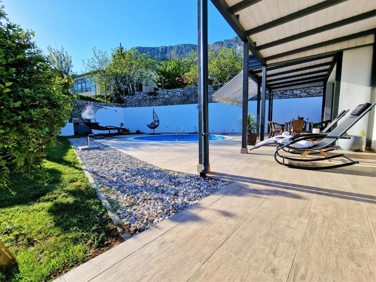 Holiday House Boost With Heated Pool Klis Exterior foto