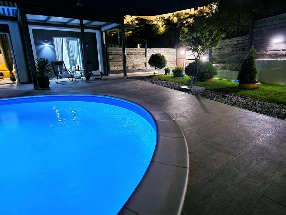 Holiday House Boost With Heated Pool Klis Exterior foto