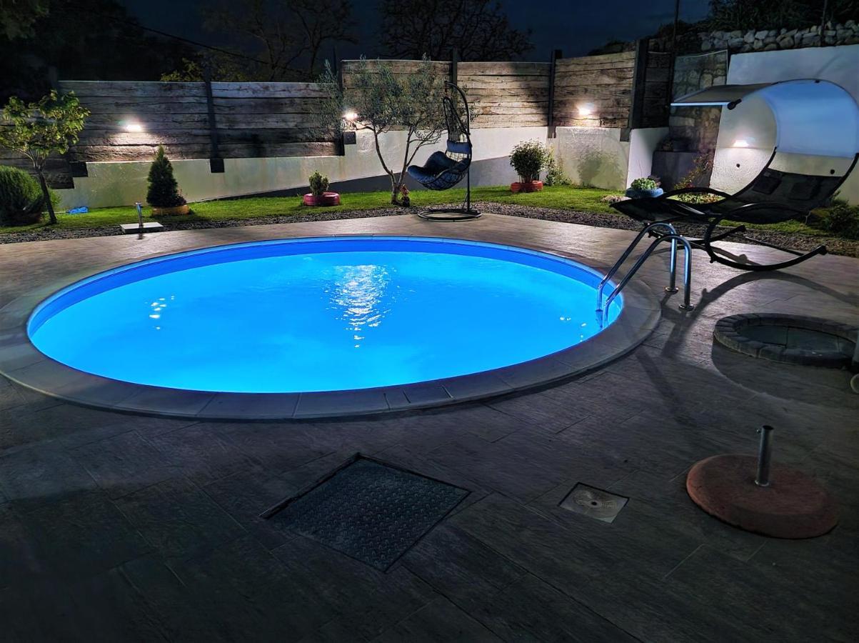 Holiday House Boost With Heated Pool Klis Exterior foto